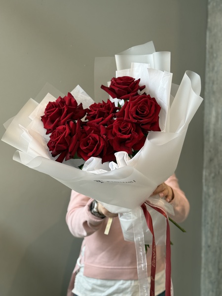 7 красных роз