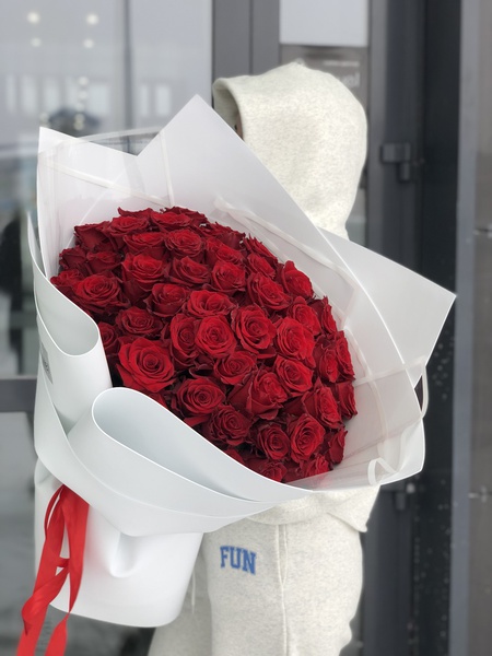 47 красных роз