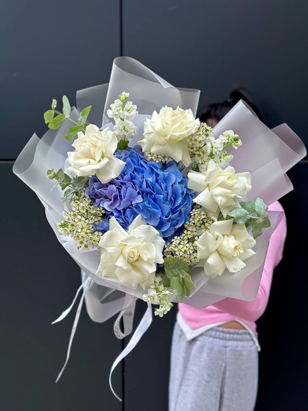 Букет «Ночная прохлада» – трансформация красоты от дня к ночи