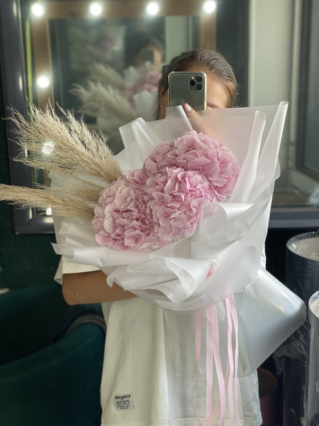 3 розовые гортензии