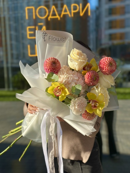 Букет «Императорский сад» – гармония роскоши и совершенства