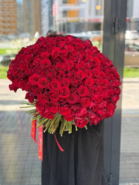 125 красных роз