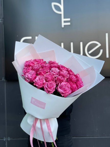 23 пионовидные розы