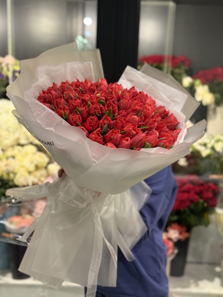 55 пионовидных тюльпанов