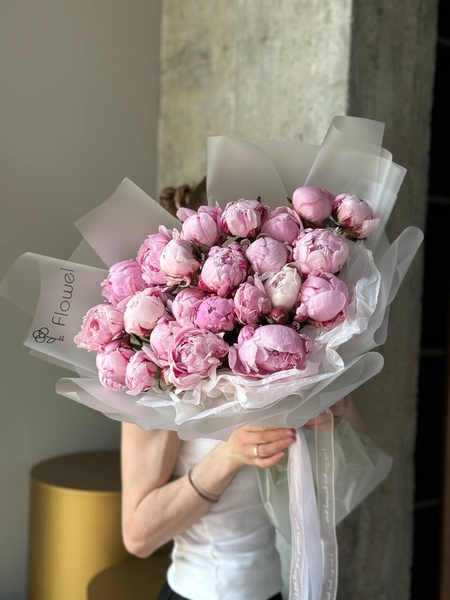 Букет из 23 розовых пионов