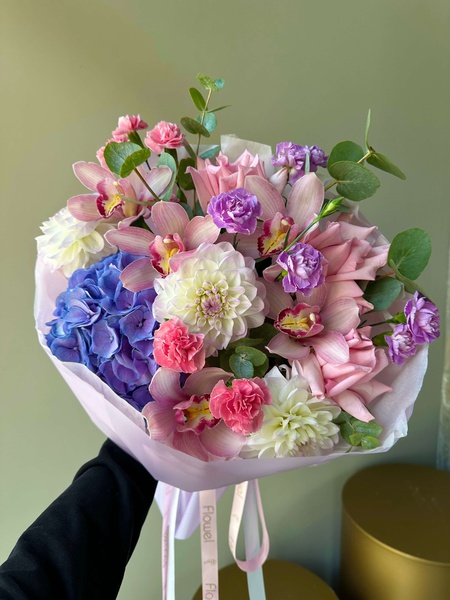 Эксклюзивный букет «Имперская роскошь» – власть, воплощённая в цветах