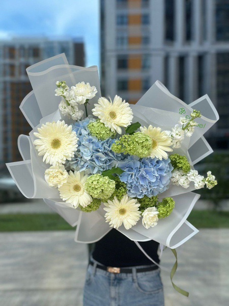 Букет «Ягодный фейерверк» – взрыв цвета и фактуры