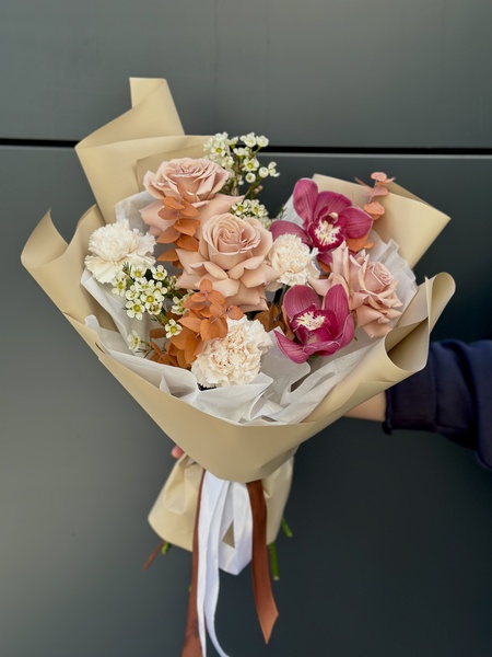 Букет «Серебряный ручей» – свежесть и графичность в каждой линии