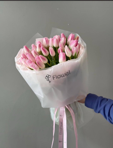 Букет из 33 розовых тюльпанов