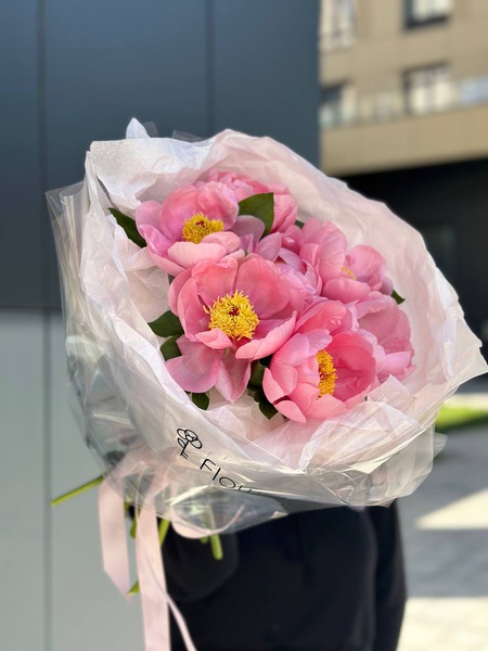 7 розовых пионов