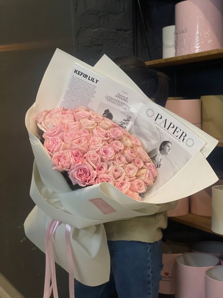 43 розовые розы