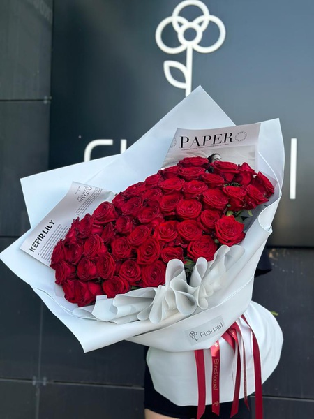 45 красных роз