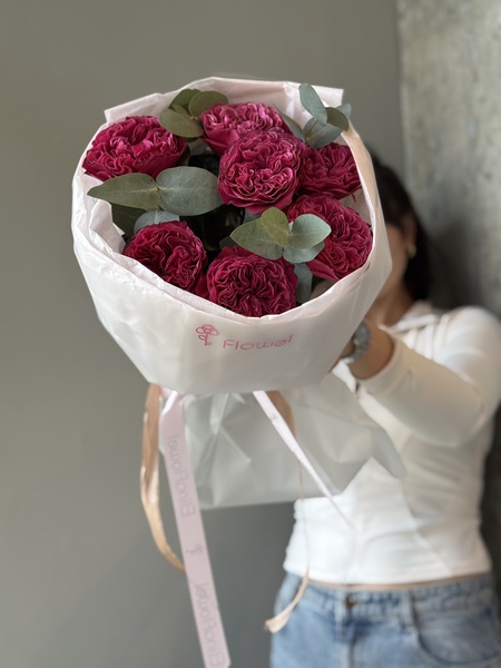 7 пионовидных роз с эвкалиптом