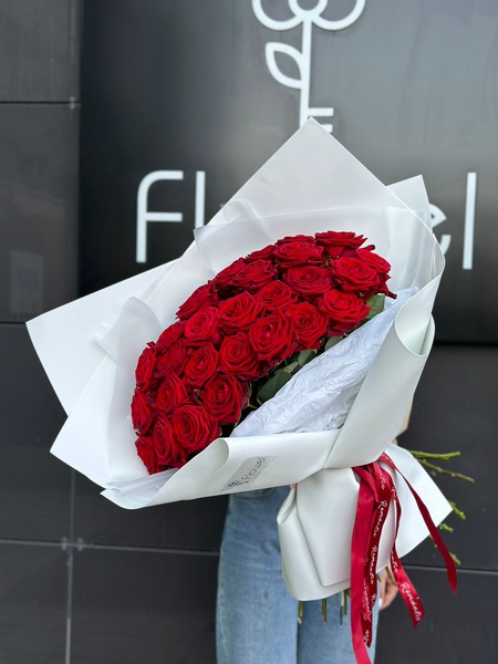 27 красных роз