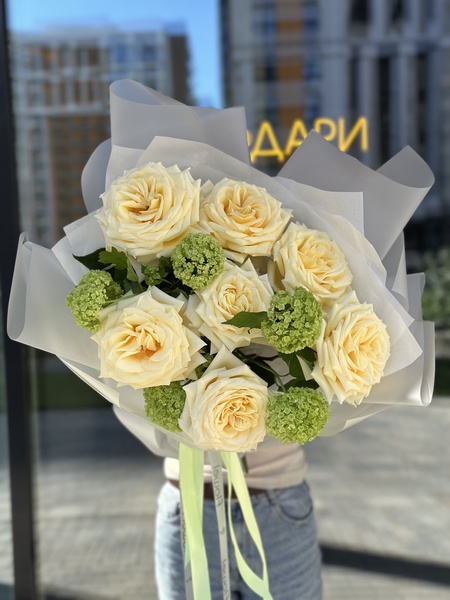 Букет «Кремовый шепот» – нежность с ярким акцентом