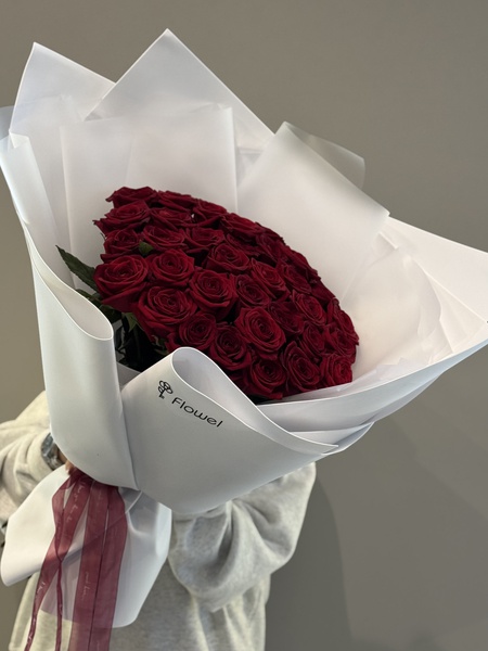 33 красные розы